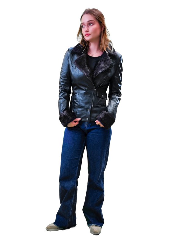 Жіноча шкіряна куртка зі знижкою 18-9545