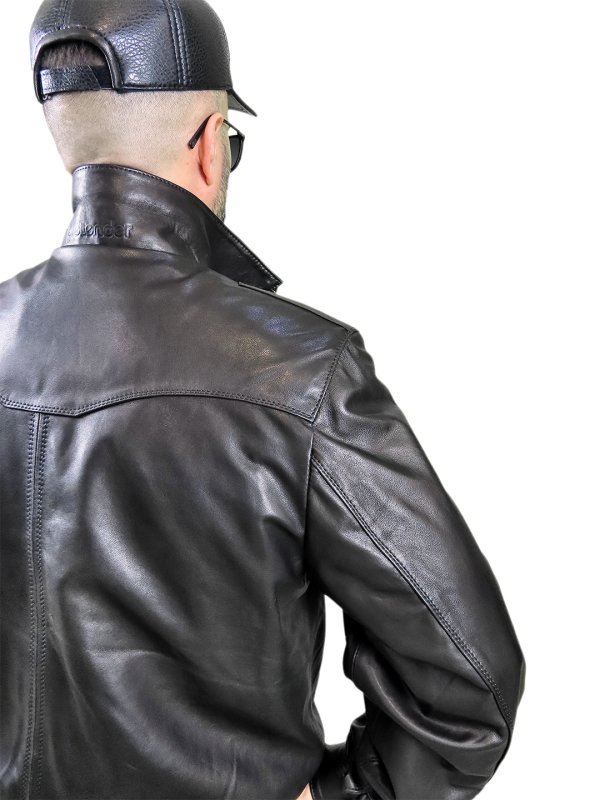 Чоловіча шкіряна куртка
18-9462