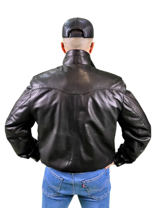 Чоловіча шкіряна куртка
18-9462