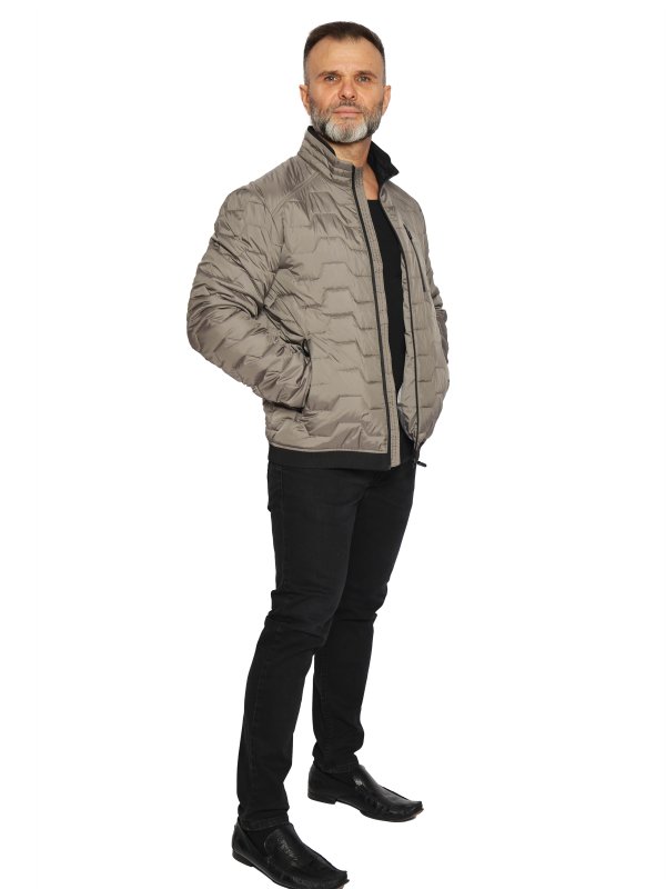 Чоловіча демісезонна куртка з текстилю
27-668