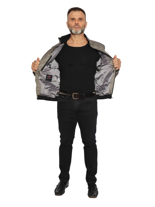 Чоловіча демісезонна куртка з текстилю
27-668