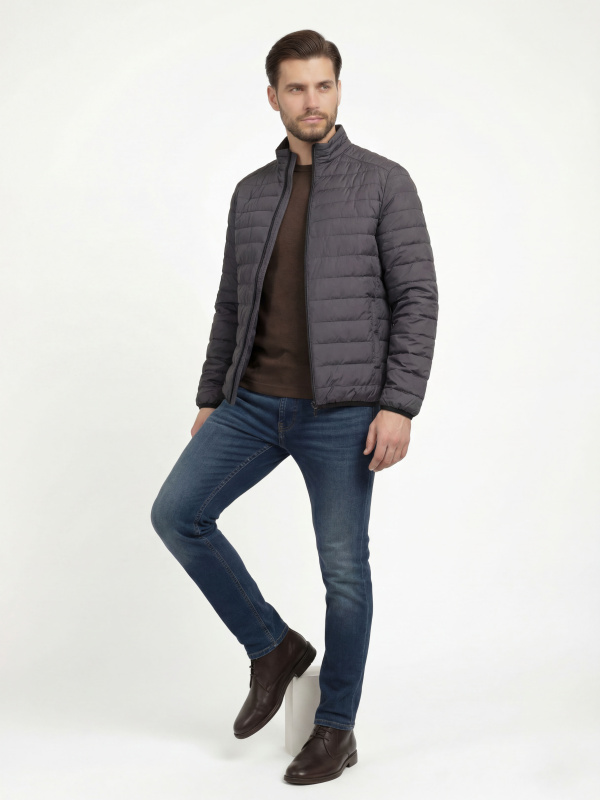 Чоловіча демісезонна куртка з текстилю
27-792