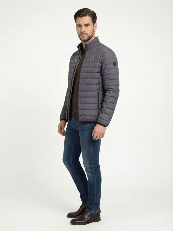 Чоловіча демісезонна куртка з текстилю
27-792