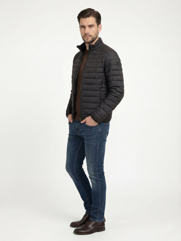 Чоловіча демісезонна куртка з текстилю
27-785