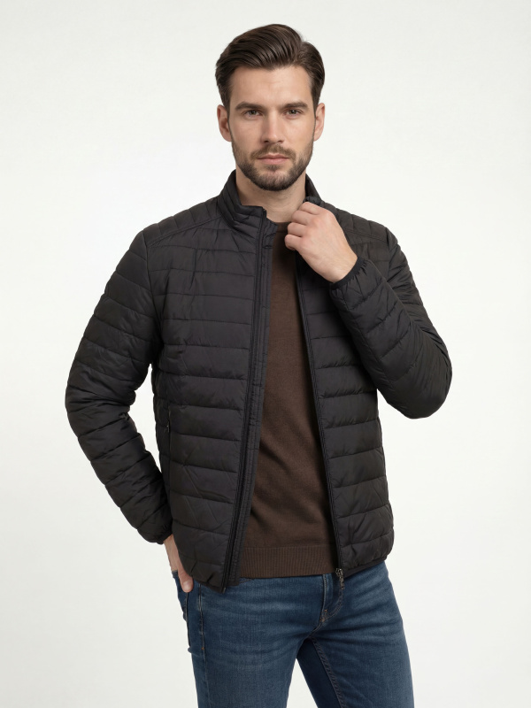 Чоловіча демісезонна куртка з текстилю
27-785